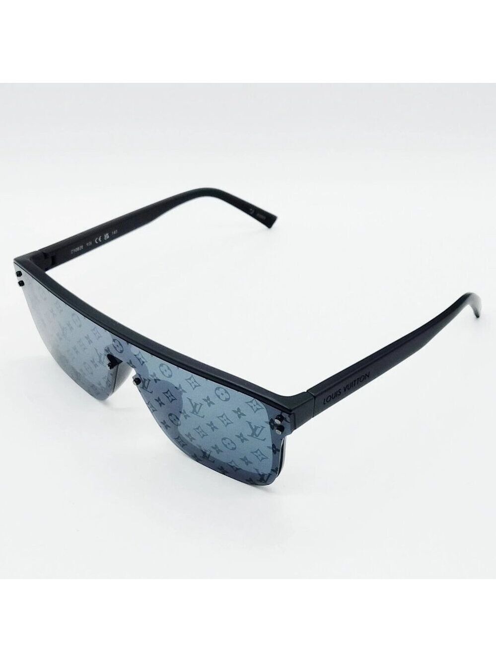 Louis Vuitton Sunglasses Men's Black 550-060225